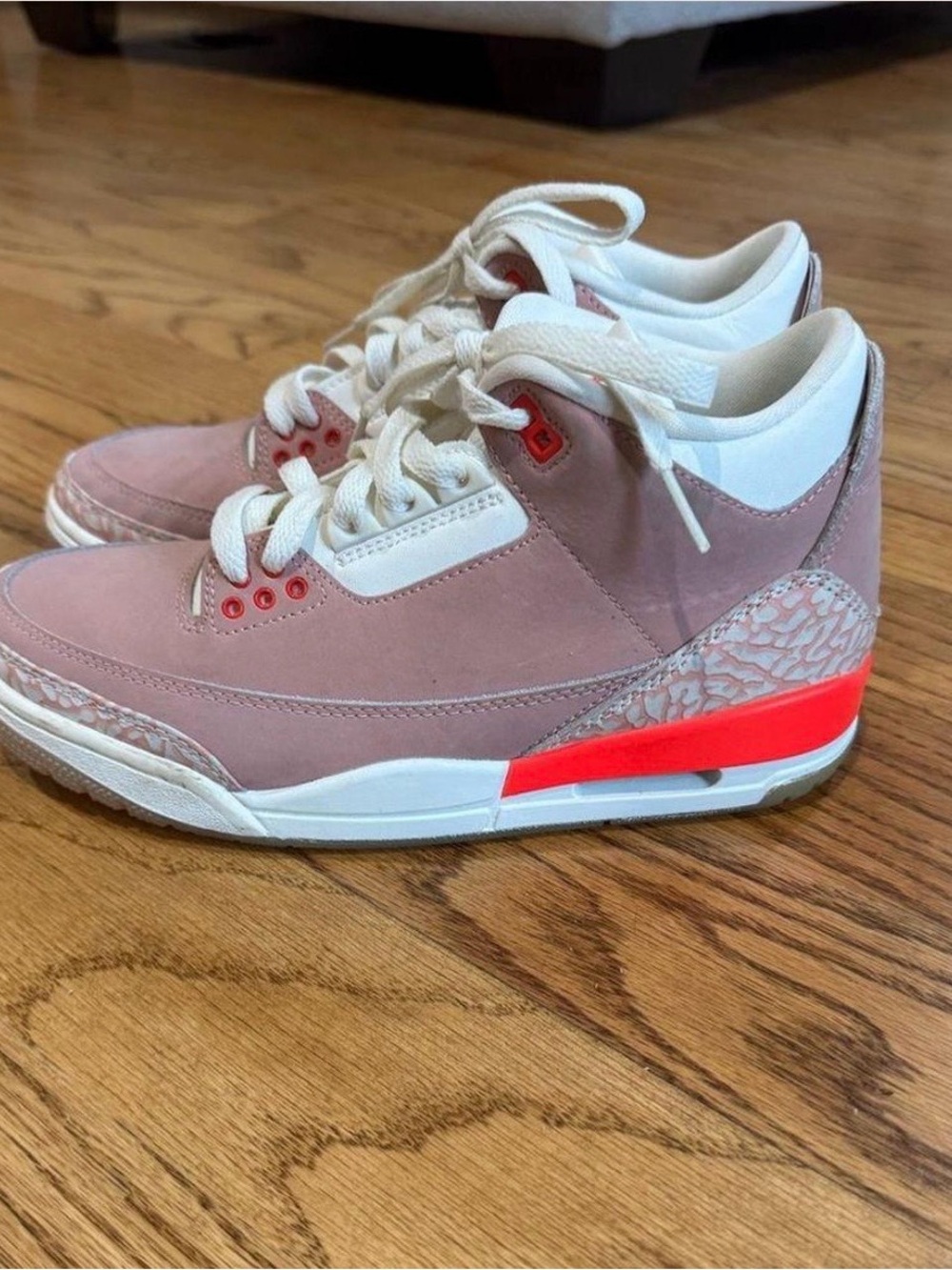 Jordan grade school Pink and Cream Retro Basketball Sneakers with Coral Accent - Picture 2 of 4